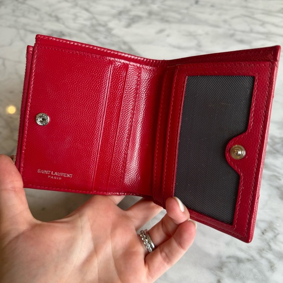 Wallet CASSANDRE MATELASSE BI-FOLD IN GRAIN DE POUDRE EMBOSSED LEATHER YSL - Picture 2 of 10